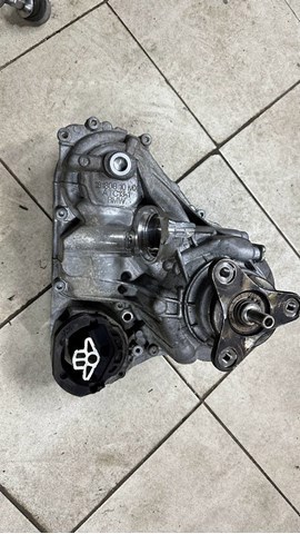 Коробка роздавальна в зборі 27108686666 BMW