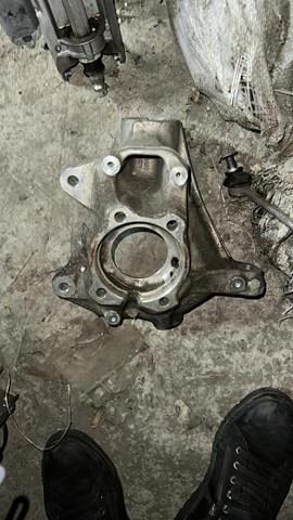 Цапфа поворотна права 31216882598 BMW