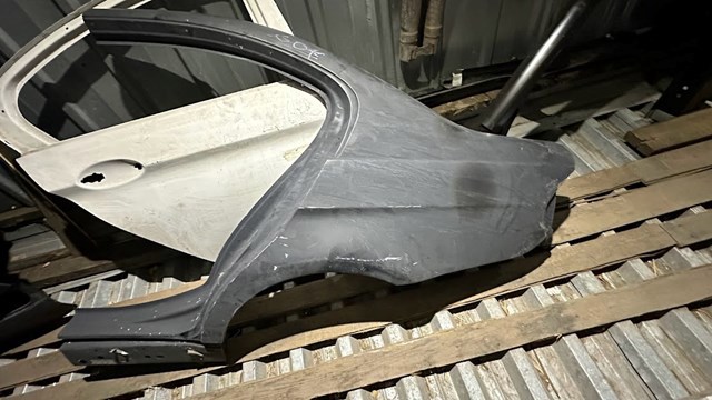 Крило заднє ліве 41217145095 BMW