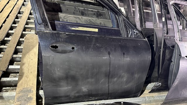 Двері пасажирські задні праві 41522642780 BMW