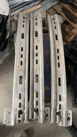 Буфер бампера заднього 51127294396 BMW