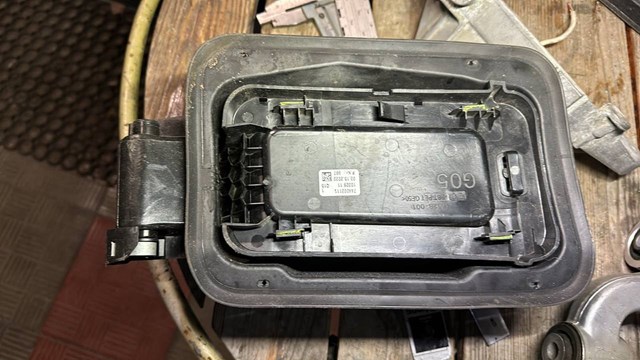 Заливна горловина паливного бака 51177440018 BMW