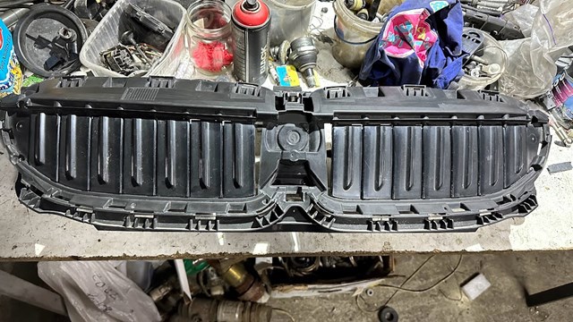 Жалюзі радіатора 51749465188 BMW