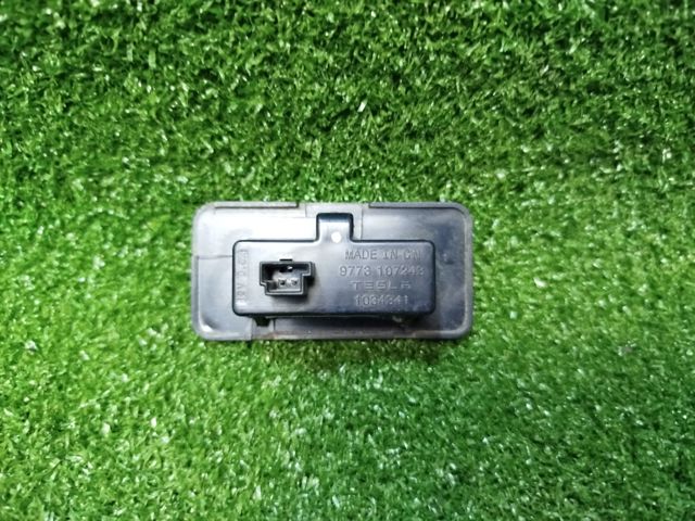 Ліхтар освітлення номерного знака 103434100A TESLA