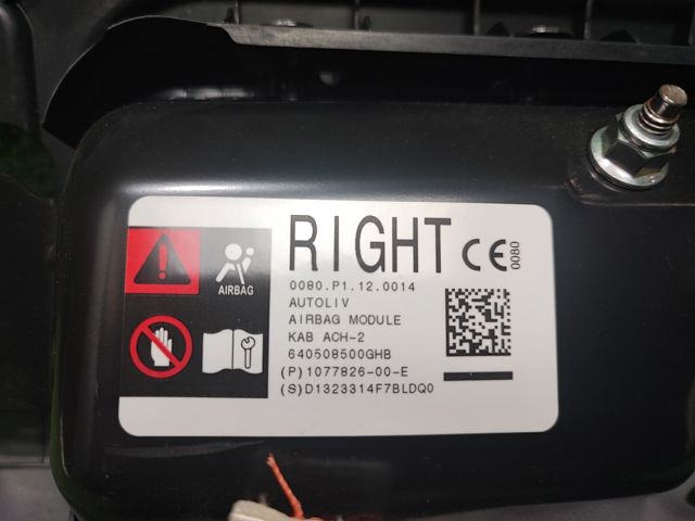 Подушка безпеки (AIRBAG) пасажирська, захисту колін 107782600E TESLA