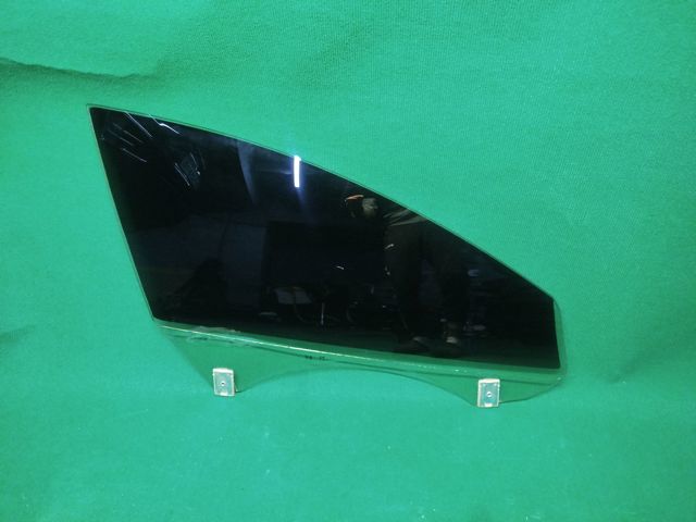 Скло передньої правої двері 107790100A TESLA