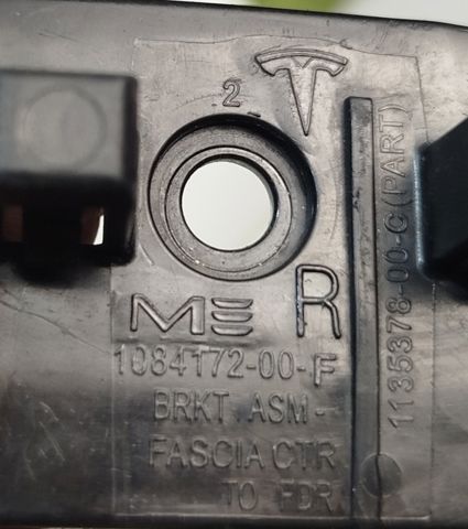Праве кріплення переднього бампера 108417200F TESLA