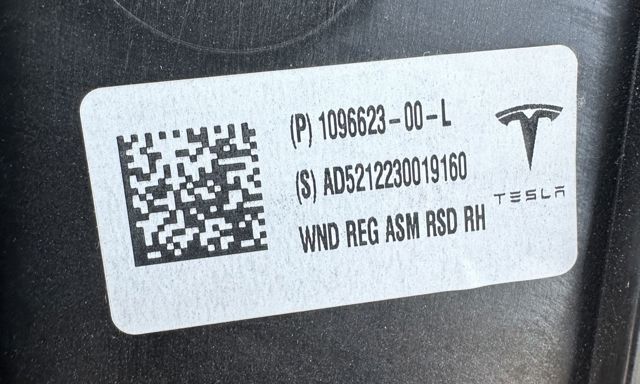 Механізм склопідйомника двері задньої, правої 109662300L TESLA