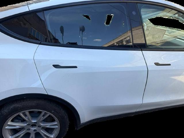 Двері пасажирські задні праві Tesla Model Y