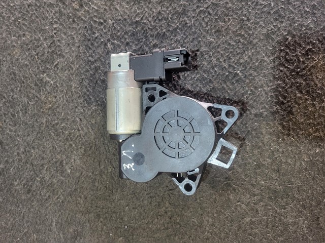 Мотор склопідйомника дверей передніх, правих G22C5858X MAZDA