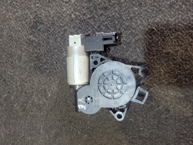 Мотор склопідйомника дверей передніх, правих GJ6A5858X MAZDA