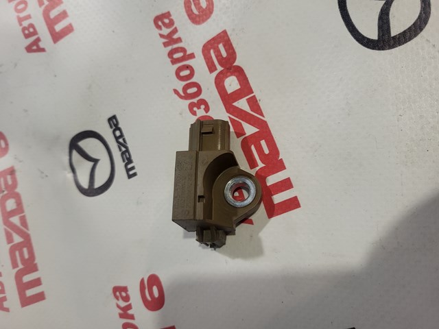 Датчик Ейрбег передній KD4557KC0 MAZDA