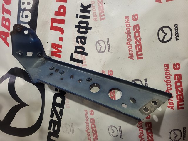 Кронштейн кріплення крила переднього правого, передній KD5352140 MAZDA