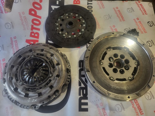 Маховик двигуна SH0116610 MAZDA