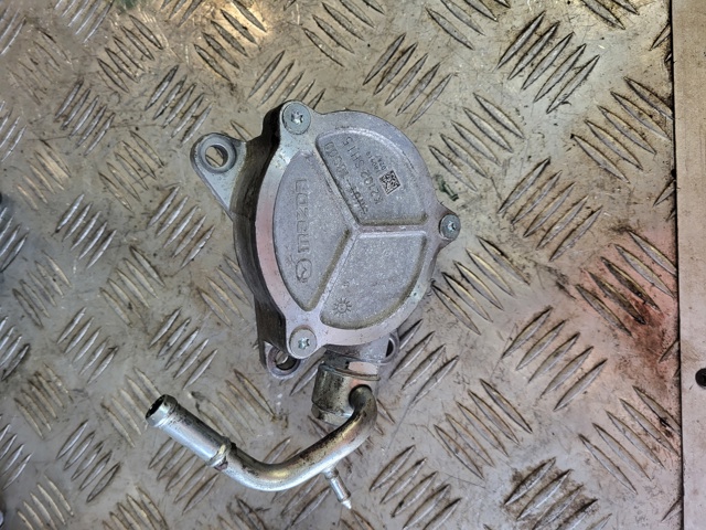 Насос вакуумний SH1518G00 MAZDA