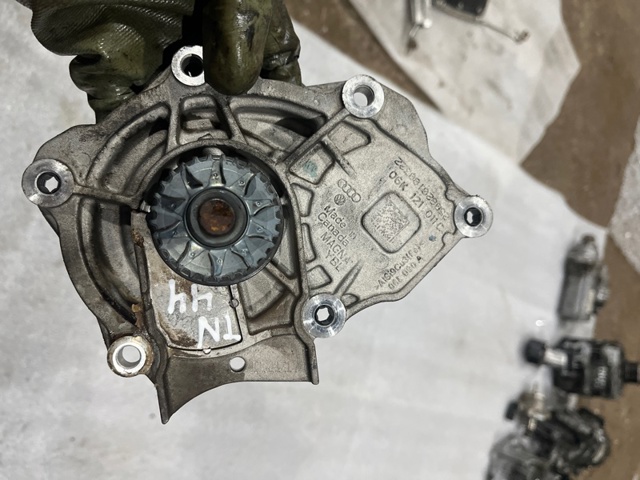 Помпа охолодження 06K121011C VAG