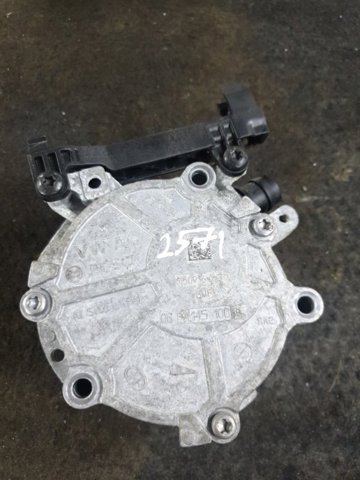 Насос вакуумний 06K145100AB VAG