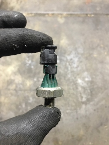 Датчик показника тиску масла 06L919081 VAG