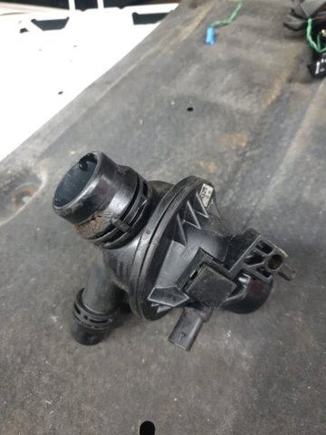 Корпус термостата в зборі 11538671516 BMW