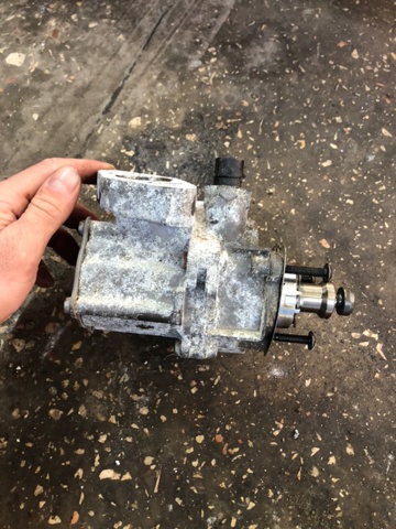 Насос вакуумний 11668618897 BMW