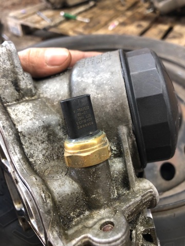 Датчик тиску масла двигуна 12617592532 BMW