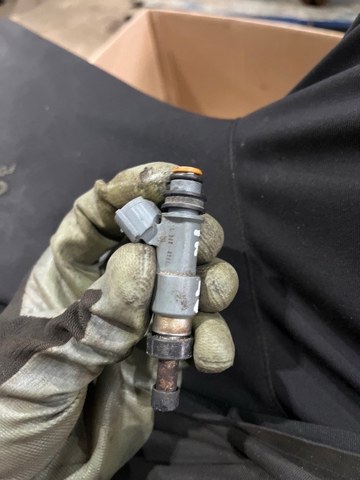 Форсунка вприску палива 16611AA88A SUBARU