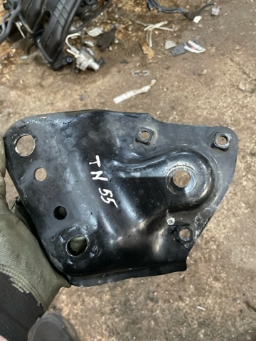 Кронштейн передньої балки 20216FL030 SUBARU