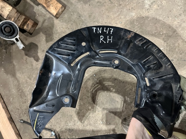 Захист гальмівного диска, переднього, правого 26290XC00A SUBARU
