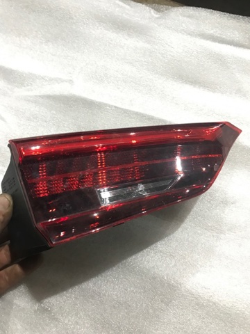 Задня ліва внутрішня фара 265555NA1A NISSAN