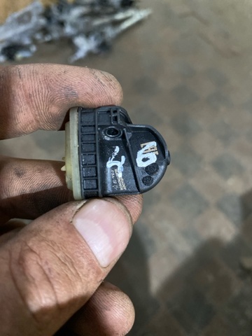 Датчик тиску повітря в шинах 28103FL00A SUBARU