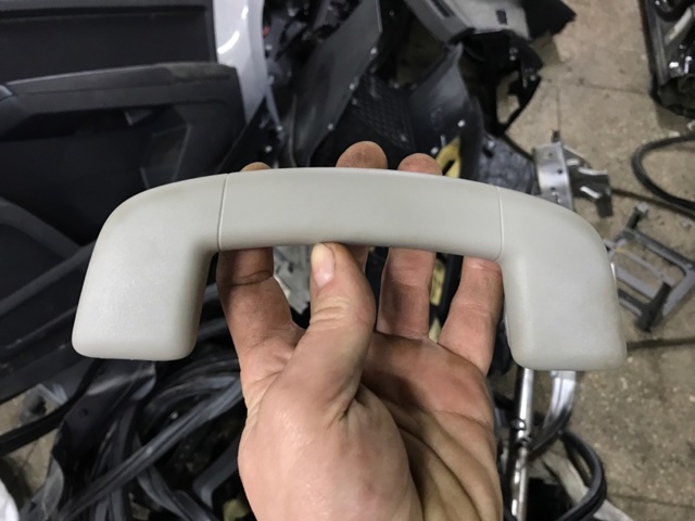Поручні (тримачі) і гачок для одягу 2G0857607ZA2 VAG