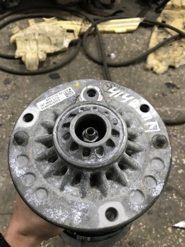 Кріплення переднього амортизатора 31305A3D513 BMW