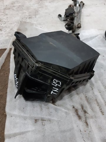 Корпус повітряного фільтра 31338742 VOLVO