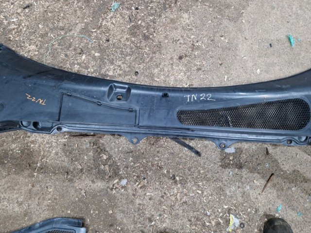 Водостік лобового скла, жабо 31352746 VOLVO