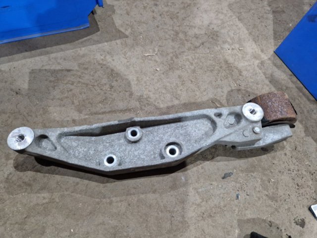 Траверса заднього редуктора, задня 31367173 VOLVO