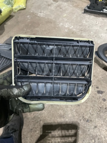 Люк заднього крила 31369380 VOLVO