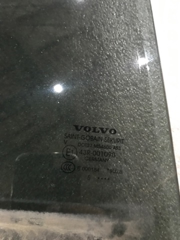 Скло заднє праве 31371003 VOLVO