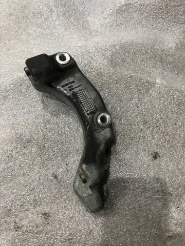 Кронштейн компресора кондиціонера 31401869 VOLVO