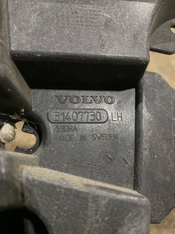 Ліве кріплення заднього бампера 31407730 VOLVO