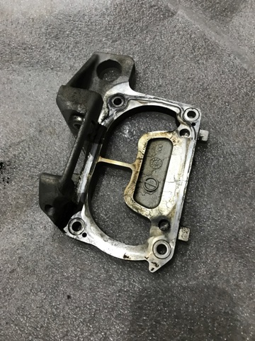 Кронштейн компресора наддуву двигуна 31459809 VOLVO
