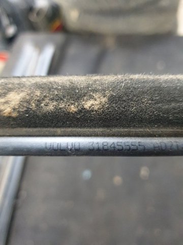 Молдинг опускного скла дверей передньої, лівої 31479469 VOLVO