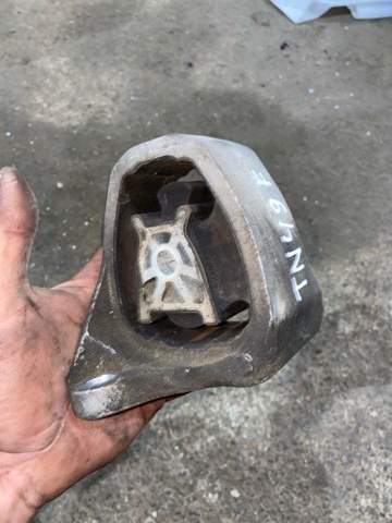 Подушка (опора) двигуна, задня права 31480564 VOLVO