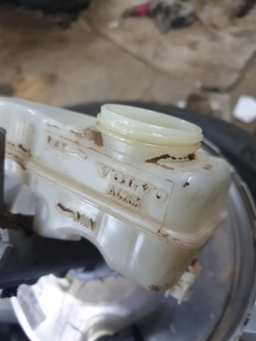 Бачок гальмівної рідини 32130228 VOLVO
