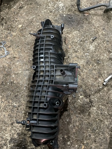 Колектор впускний 32257808 VOLVO