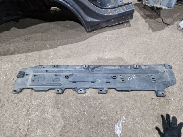 Захист днища, правий 32260495 VOLVO