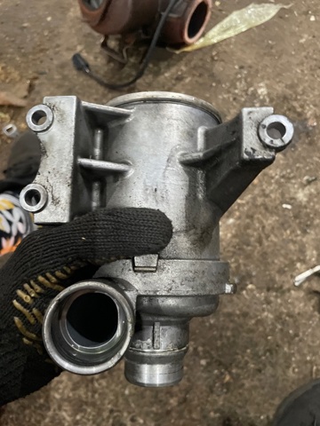 Насос охолодження 32441265 VOLVO