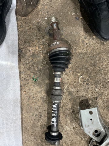 Привід правий 391005NA4A NISSAN