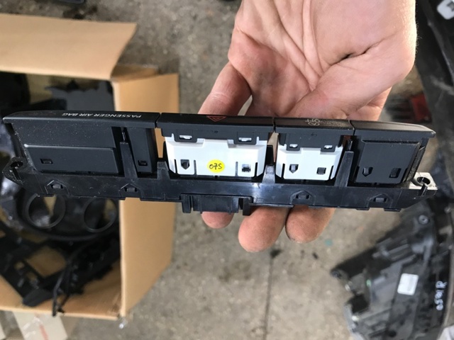 Блок кнопок центральної консолі 3CN927132AWHS VAG