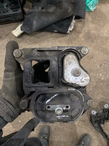 Підвіска КПП 4G0399153A VAG