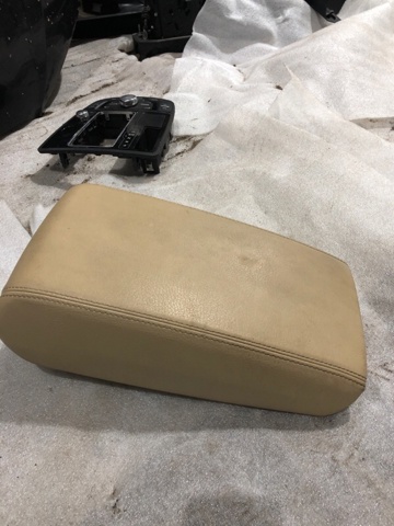 кришка подлоктніка 4G0864248CHA8 VAG